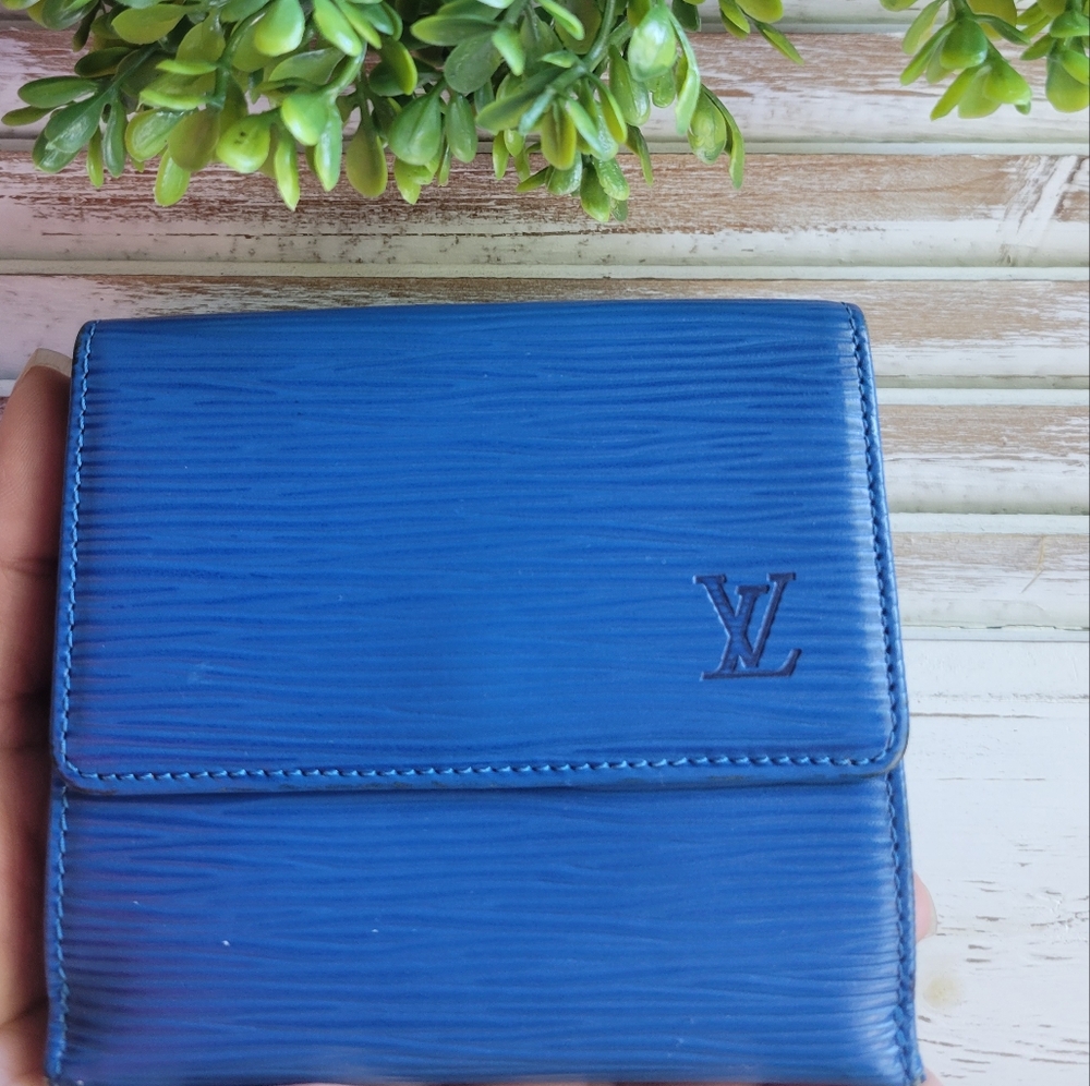 LOUIS VUITTON Blue epi snap bi fold wallet